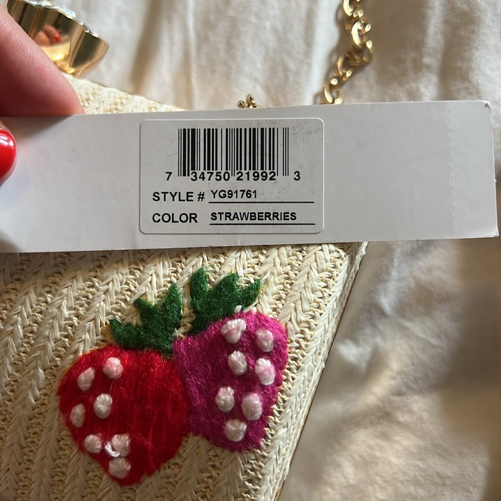 NWT Alessia Woven Cream Clutch Gold Tone Chain Purse w/ Strawberry Accent - Picture 3 of 4
